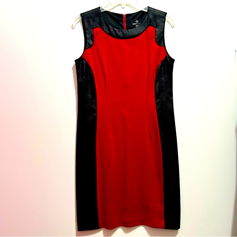 Ronni Nicole Sleeveless Red & Black Dress